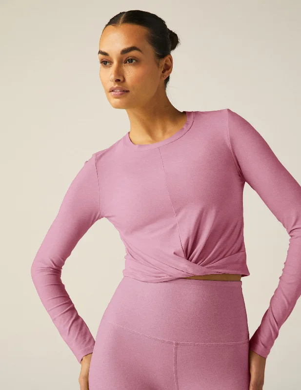 Featherweight Center Stage Cropped Long Sleeve Pullover